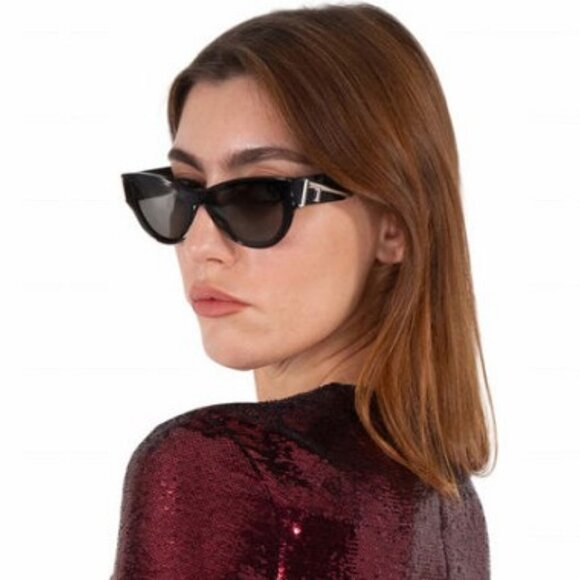 Fendi FE40135I 01A Sunglasses Shiny Black Cat Eye Frame, Smoke Lenses - Picture 7 of 12